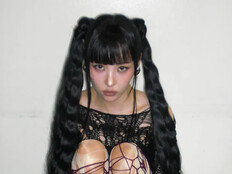 선미, 갈기갈기 다 찢어진 그물 의상…시크+도도한 눈빛