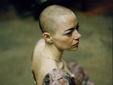 요르고스 란티모스X엠마 스톤, 미스터리 서사의 파괴적 재림