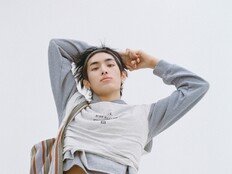 82메이저 윤예찬, 복근 빼꼼…자유분방 첫 단독 화보