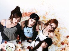 르세라핌, 미국·일본 연말 무대 달군다…K-팝 유일 라인업