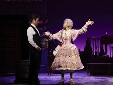 ‘크리스마스 캐럴’ 리사, 정령 삼색매력 터졌다