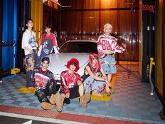 웨이커, 셀프 세차장 점령…내년 1월 8일 컴백