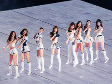 트와이스, 홍콩 카이탁 9만 열광…걸그룹 최초