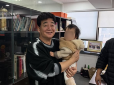 백종원, 홍탁집 딸 품에 안고 미소…“지금도 큰 도움” 공개 지지