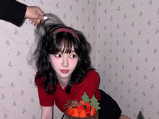 에스파 카리나, 바닥 기며 고양이 포즈…제법 사람 같았어 [DA★]