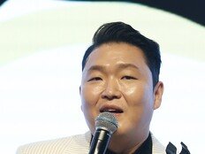 싸이, 수면제 비대면 처방 의혹…경찰 소속사 압수수색·휴대전화 포렌식