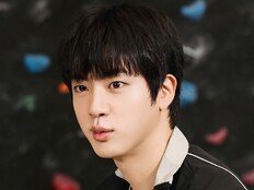방탄소년단 진, 누가 재생 버튼에 모터 달아놨나