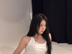 ‘새 출발’ 이채연, 과감한 포즈…의외의 관능美 [DA★]