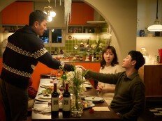 ‘윗집 사람들’ 입소문 제대로 탔다…2주차 주말 관객, 전주보다 증가