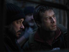 ‘도파민 액션’ 입소문 타고 순항…‘더 러닝 맨’ 미공개 스틸 대방출