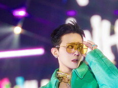 지드래곤, 솔로 투어 새역사…83만 명 함께 한 ‘위버맨쉬’ 대서사