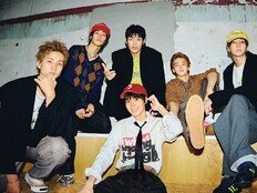 82메이저, DDP 패션 행사 출격…특별한 의상 입고 오프닝 장식