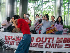 안은진, 역대급 위기…시위대 날벼락 무슨 일? (키스는 괜히 해서!)