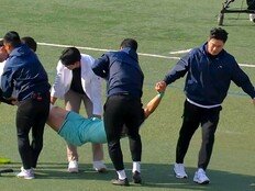 안정환, 이런 모습 처음…경기 중 선수 들어내 (뭉찬4)