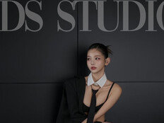 맹승지, 화가에 이어 또…파격 오피스룩 [DA★]