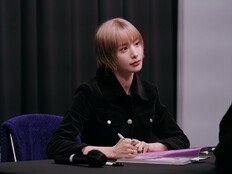 나나, ‘유죄 눈빛’으로 팬사인회 장악…패딩 선물까지