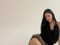 에스파 닝닝, 바닥에 앉아만 있어도 아찔…선명한 관능美 [DA★]