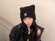 접어쓰고 늘어뜨려 쓰고 비니의 진화…수지·카리나도 선택한 필수템