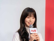 ‘스프링 피버’ 이주빈, 교사 역 위해 판서 연습…“인강 강사 따라 했다”