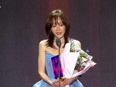 엄지원, 2025 ‘인생 해’ 증명…에이판 최우수 연기상 수상 “시청자께 감사”