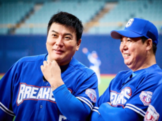 김태균, 민병헌 앞 허세 모드 ON…“공 건드리면 넘어가” (최강야구)