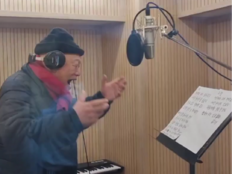 ‘정치 손절’ 김흥국, 가수로 복귀…신곡 ‘인생은 돌아서도 간다’ 발표