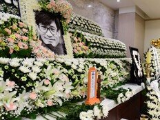“K무비 토대 닦은 거목” 故안성기, 외신도 잇단 추모…정우성·이정재 상주 자처