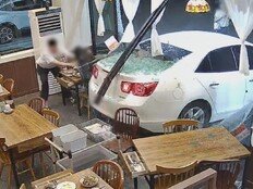 식당 덮친 차량, 현장 초토화…차주 태도 환장 (한블리)