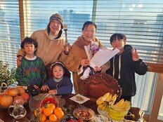 하하, 母 융드옥정 근황 공개…3대가 함께한 새해 가족사진 [DA★]