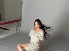 에이핑크 오하영, 바닥에 누워 도발 포즈…아찔한 섹시미 [DA★]