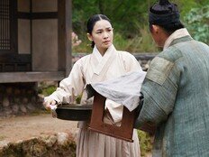 전미도, 이번엔 궁녀다…첫 사극서 단종 곁 지킨 이유 (왕과 사는 남자)
