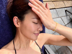 ‘돌싱’ 수현, 40대 안 믿기는 수영복 몸매 ‘대단해’