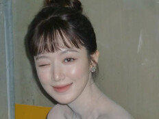 아이들 슈화, 초미니 흘러내릴 듯 아찔…청순글래머 매력 [DA★]