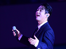 테이, 태국 여행 후 휠체어 입국…전신 3도 화상