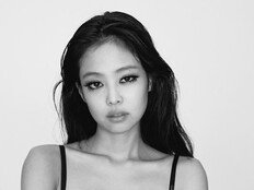 25살 제니, 욕조→침대까지…파격 포즈 [DA★]