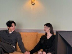 고윤정, 망사 스타킹 신고 김선호와 손 꼬옥…설렘 케미 [DA★]