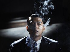 엔딩 장면이 곧 화보…현빈, ‘메이드 인 코리아’ 미공개 스틸 공개