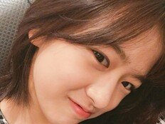 ‘그대로만 자라다오’의 정석…안유진, 중1 과거 사진 공개 [DA★]