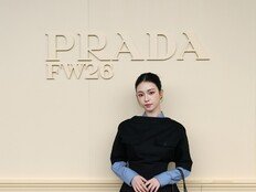 밀라노가 들썩…카리나, 비현실적 인형 미모로 패션위크 평정