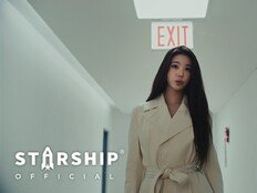 사과 들고 등장한 장원영…아이브 컴백 포문 ‘활짝’