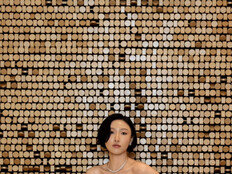 화사, 40kg대에도 건강美…글래머러스 드레스 자태