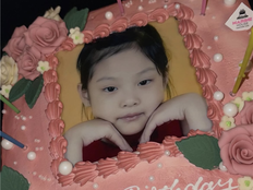 제니, 30번째 생일 케이크 공개…어린 시절 사진에 “기분이 이상해”