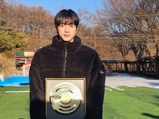 방탄소년단 진, 이 상 만든 사람 누구? 답은 아미