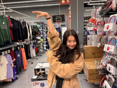 신민아, ‘남편’ 김우빈 시점 포착…신혼여행서 더 빛났다 [SD셀픽]