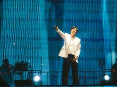 이문세, 7년 만의 아레나 투어 완주…17만 관객 열광