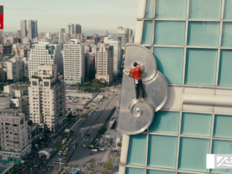 “10초 지연 송출로 책임 끝?” 넷플릭스 ‘스카이스크래퍼’ 고위험 엔터테인먼트 윤리 규제 공백