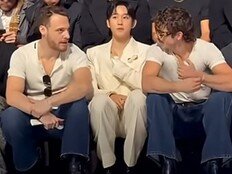 정해인, 밀라노 패션쇼 ‘소외’ 논란…인종차별 의혹