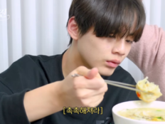 류진, ‘뷔 닮은’ 아들 찬호 벌써 ‘솔로지옥’ 본다…아빠는 난감