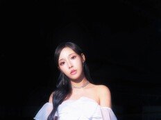 라잇썸 초원·주현, 런웨이 데뷔…성숙美 폭발 