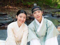 남지현♥문상민, 글로벌 1위 이끈 꿀케미…카메라 밖에서도 ‘심쿵 투샷’ (은애하는 도적님아)